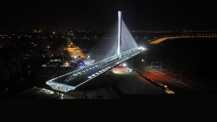 轉(zhuǎn)體后_副本.jpg 轉(zhuǎn)體后_副本.jpg